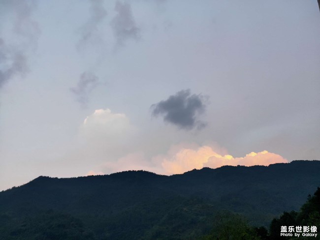 蟬噪林逾靜，鳥鳴山更幽