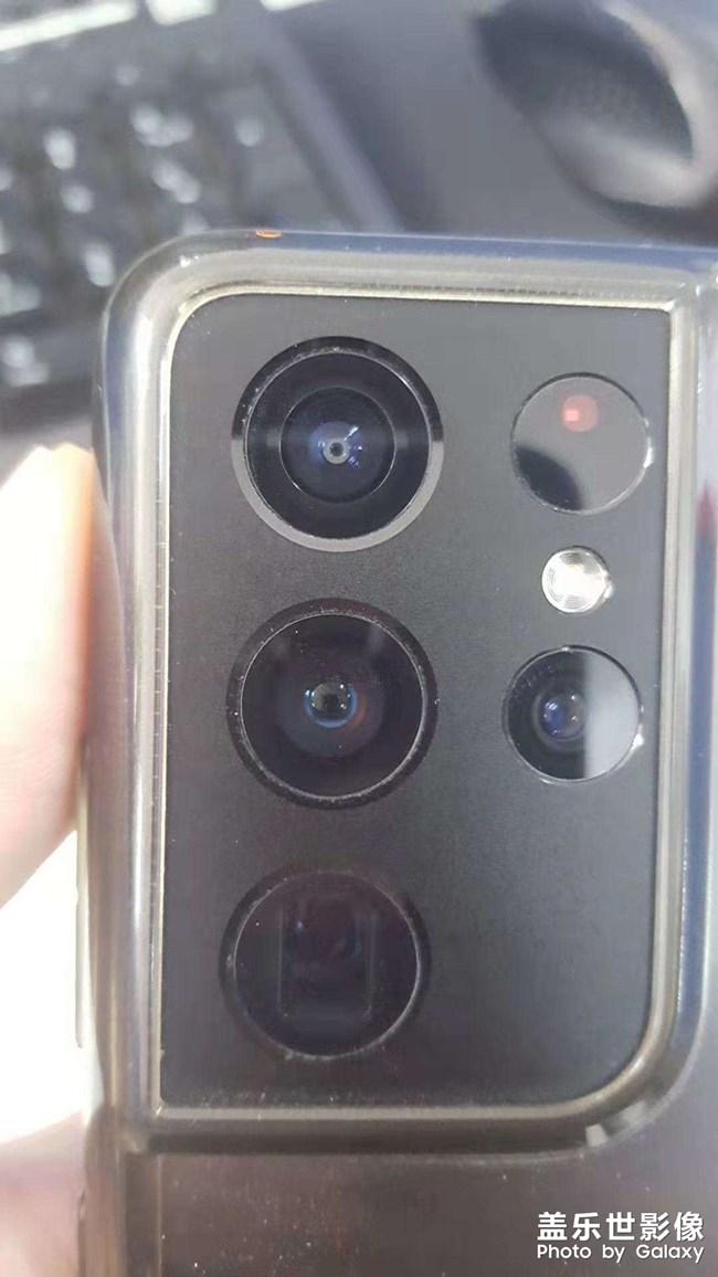 最近發(fā)現(xiàn)最上面這顆鏡頭里面有一圈白白的這是什么，求問(wèn)