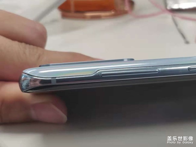 國(guó)行S20后蓋脫膠