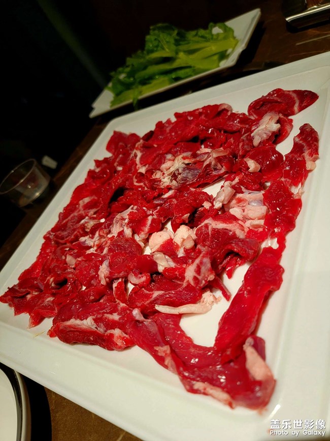 周末了吃頓火鍋，主要還是饞肉，吃了再說