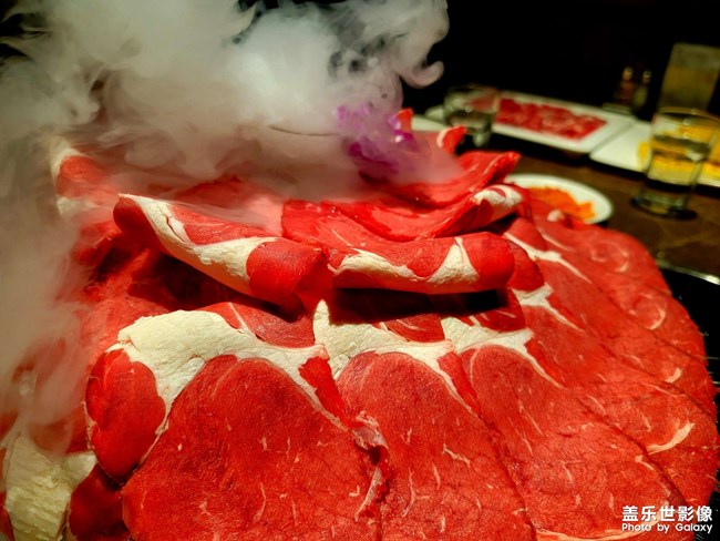 周末了吃頓火鍋，主要還是饞肉，吃了再說