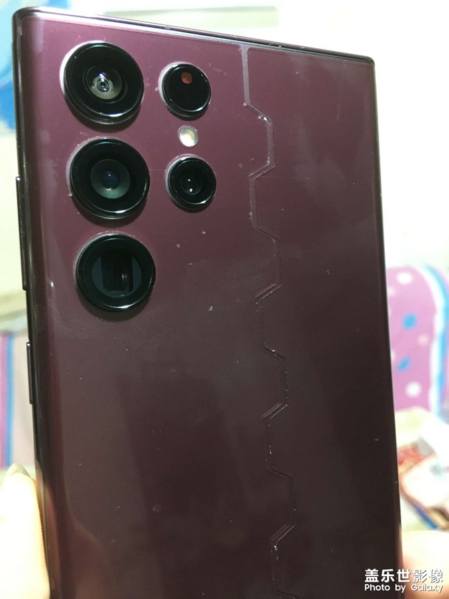 還是美中不足攝像頭邊框顏色和機(jī)身背部不搭