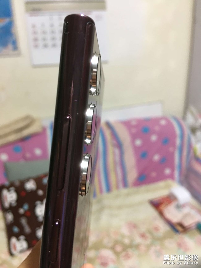 還是美中不足攝像頭邊框顏色和機(jī)身背部不搭