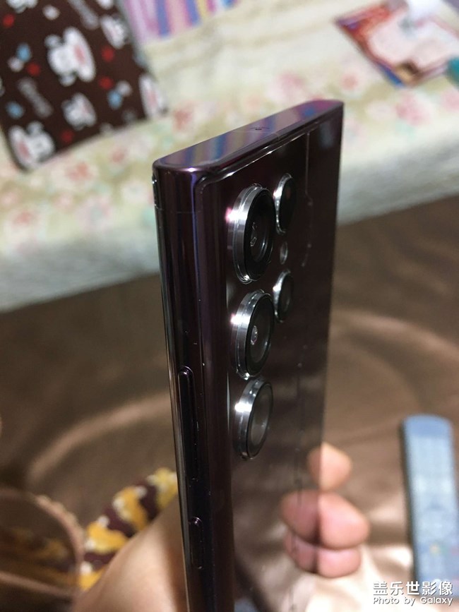 還是美中不足攝像頭邊框顏色和機(jī)身背部不搭