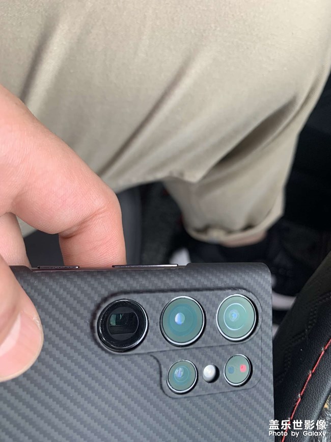 S22U鏡頭里有灰塵