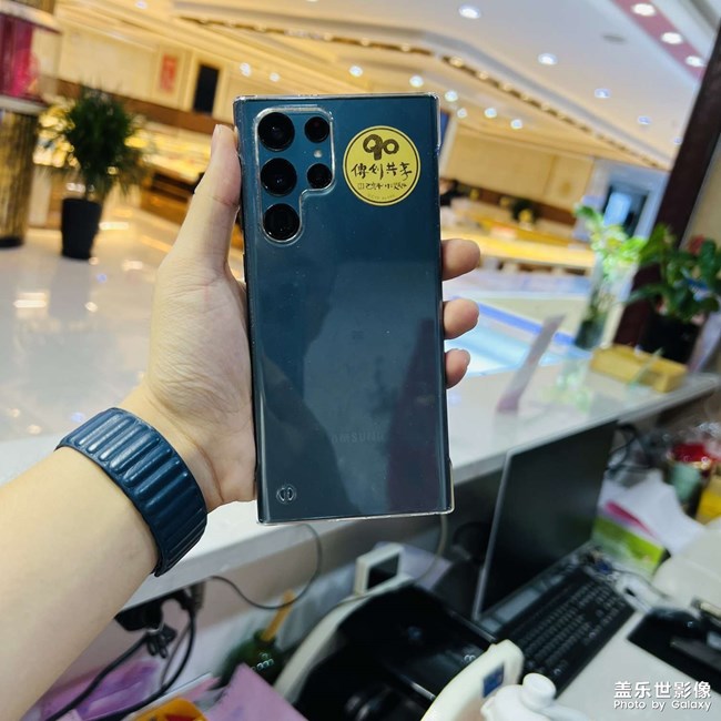 完美手機(jī)殼＋黃金小貼片