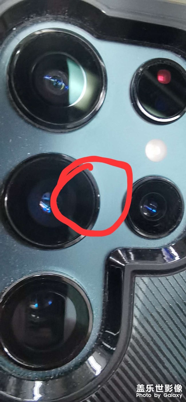 三星S22U新買的不到半月后攝主攝鏡頭邊框掉漆