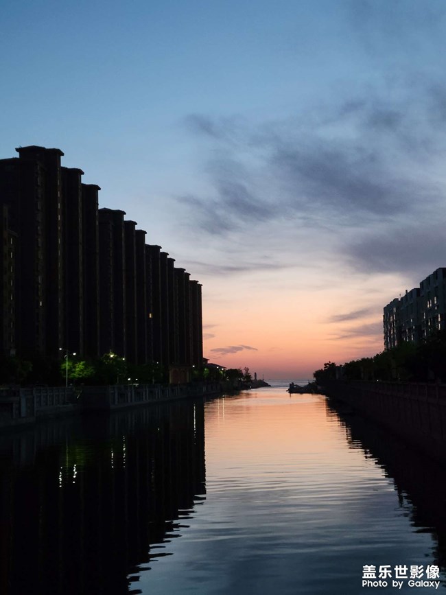 吃飽飯出去溜食拍的