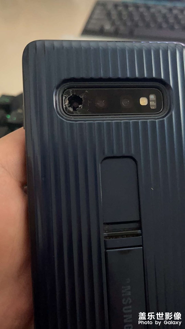 我的S10+碎了又碎，心都碎了。