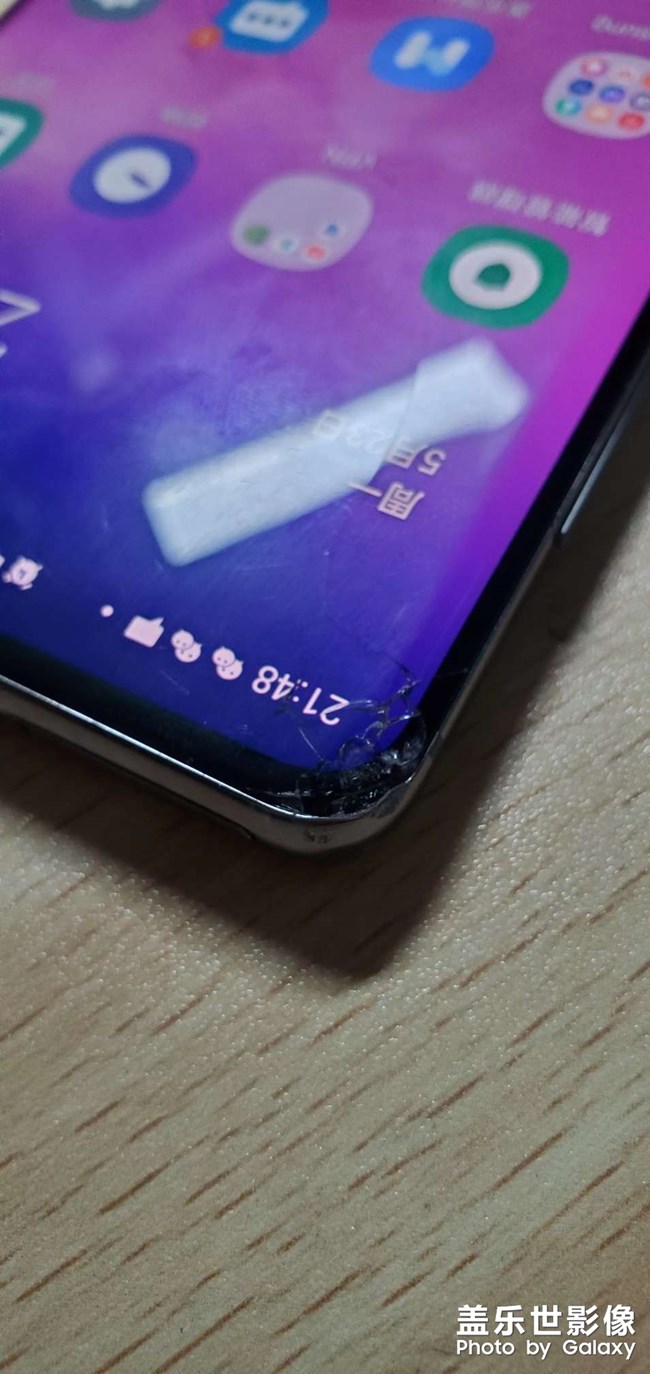 我的S10+碎了又碎，心都碎了。