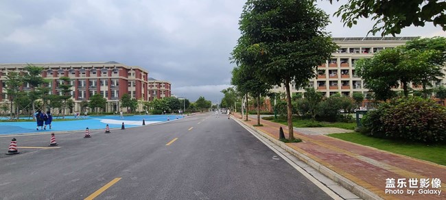 三尺講臺，為學(xué)為師