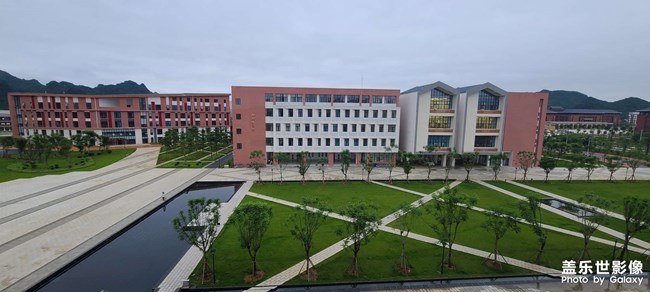 三尺講臺，為學(xué)為師