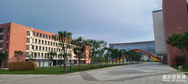 三尺講臺，為學(xué)為師