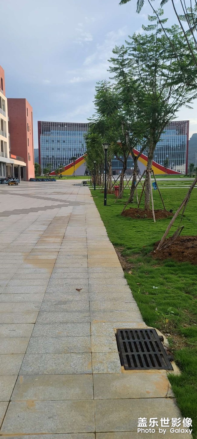 三尺講臺，為學(xué)為師