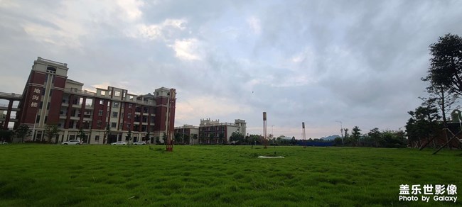 三尺講臺，為學(xué)為師