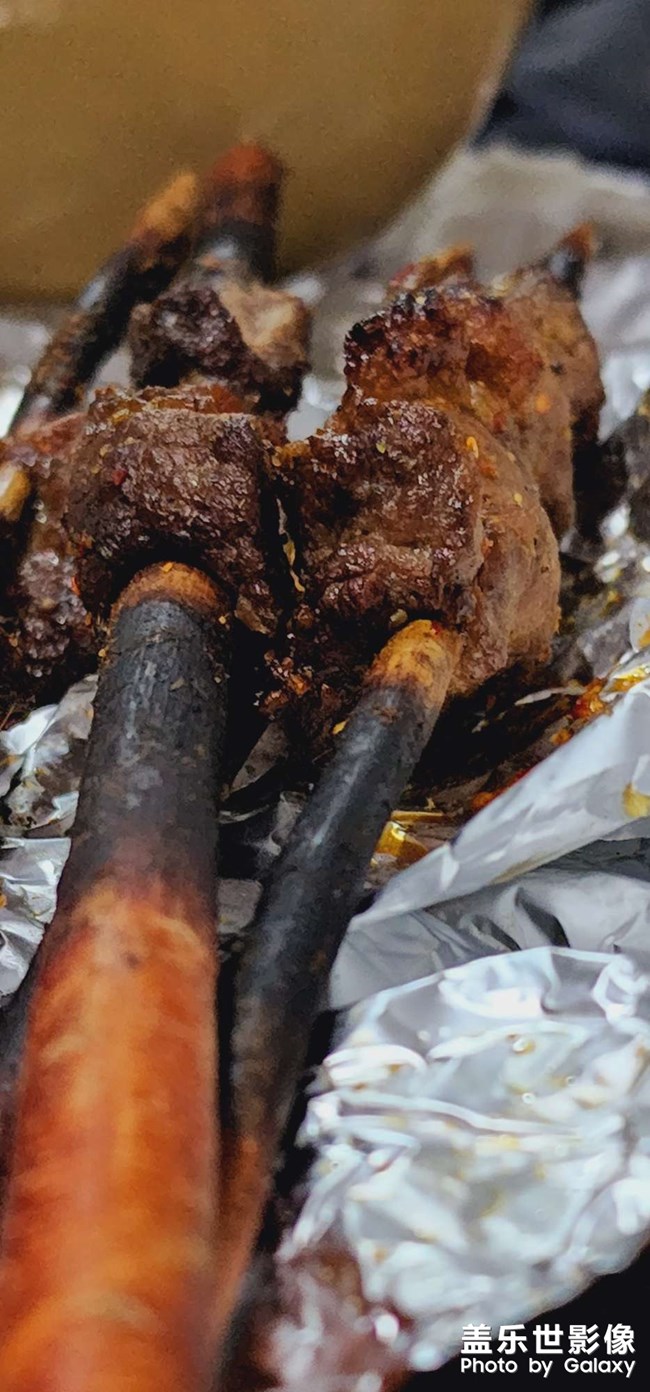 正宗紅柳烤肉，就是那個(gè)味??