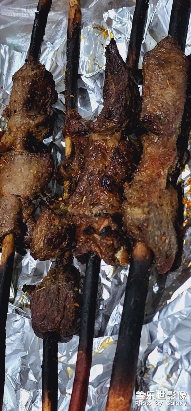 正宗紅柳烤肉，就是那個(gè)味??
