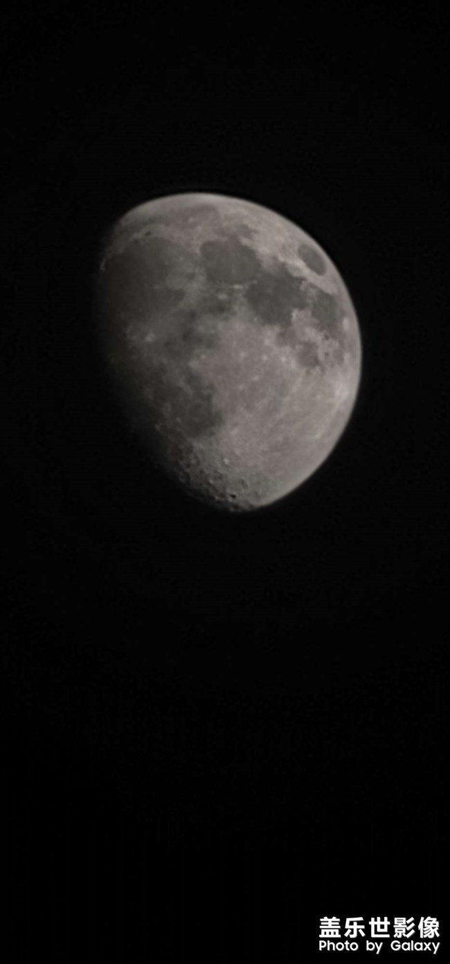 昨晚手持拍了下月亮