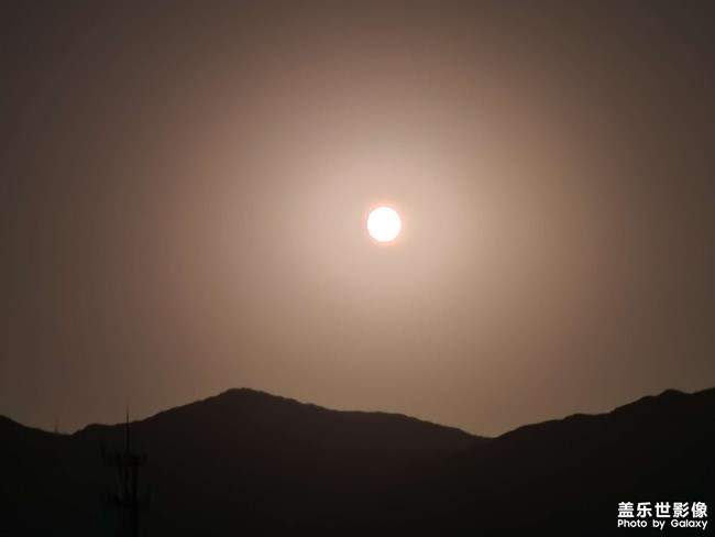 我說今晚的月亮很美，你說是的。