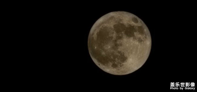 我說今晚的月亮很美，你說是的。