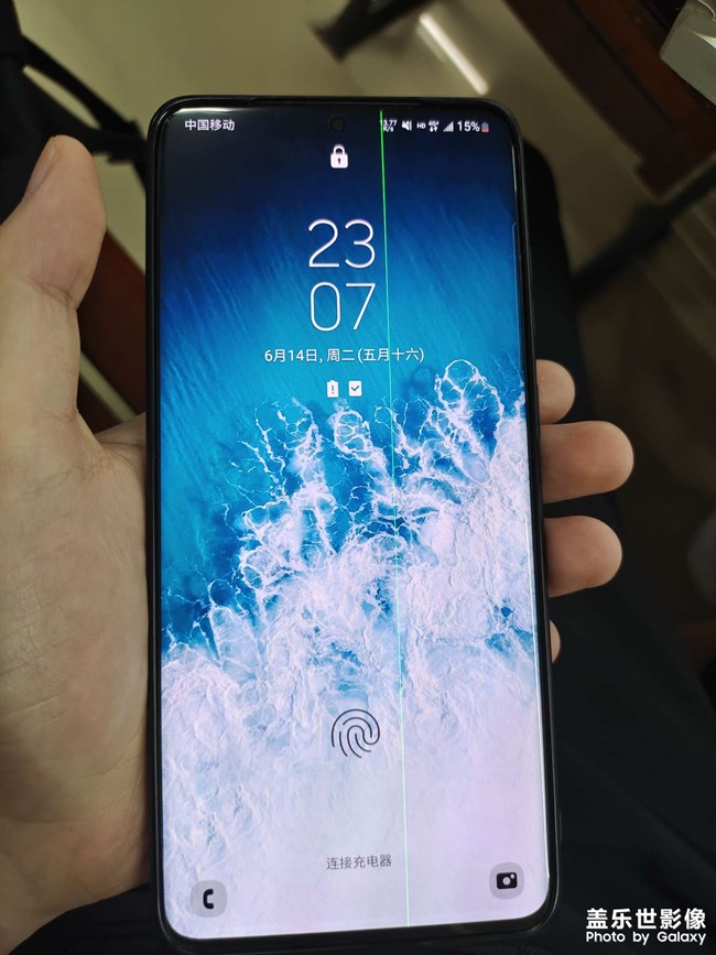 s20+花屏，沒有任何磕碰，就出現(xiàn)了這道綠色豎線
