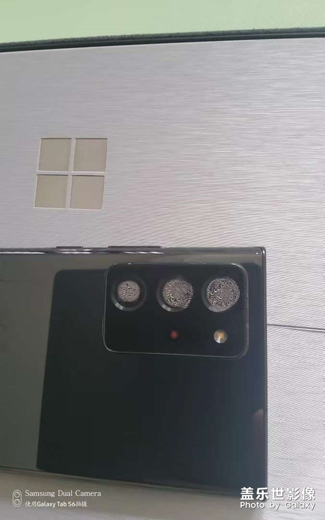 note20u，沒泡水，氣密性還在，前后攝像頭卻有水霧