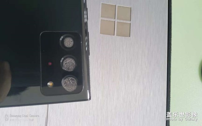 note20u，沒泡水，氣密性還在，前后攝像頭卻有水霧