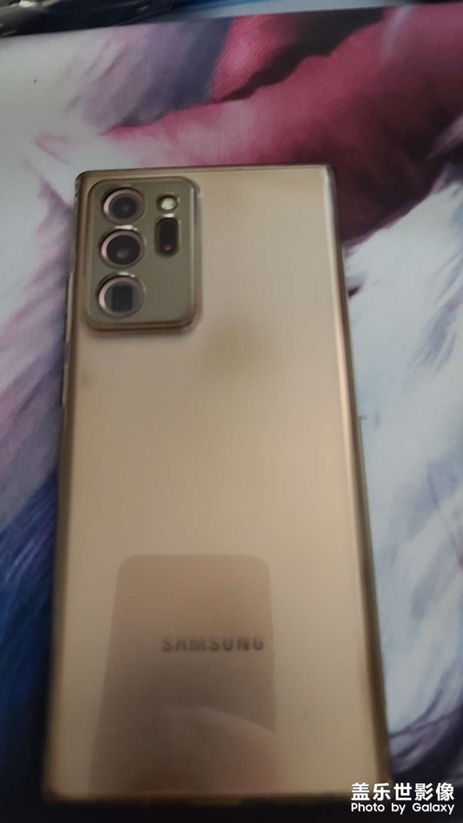 玩游戲忽然就閃屏，然后白屏跳屏直接黑屏，再次打開就綠屏？