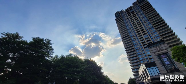 萬物皆有裂痕，那是光進(jìn)來的地方