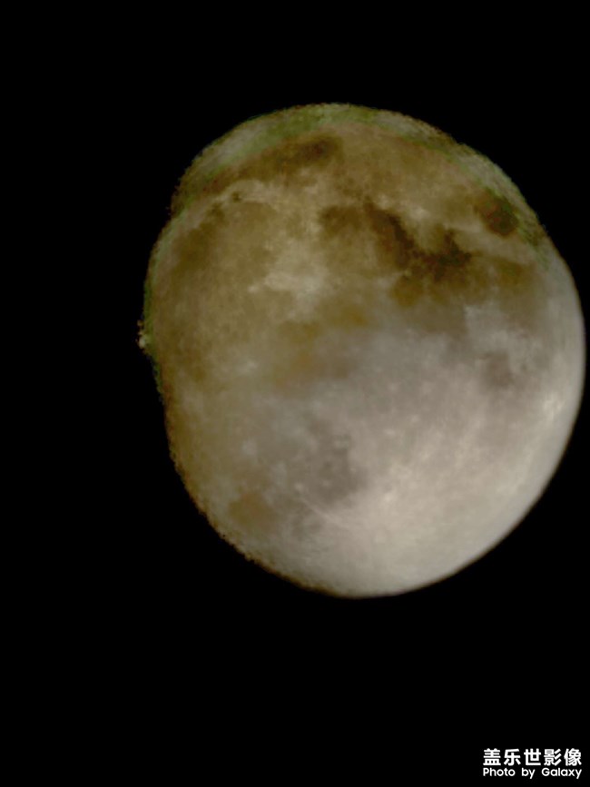 今晚的月亮有色彩