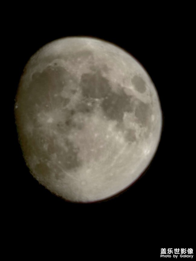 今晚的月亮有色彩