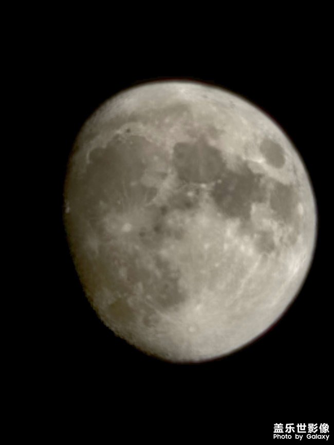 今晚的月亮有色彩