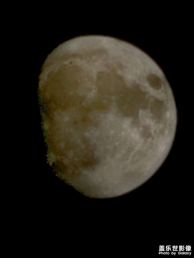 今晚的月亮有色彩
