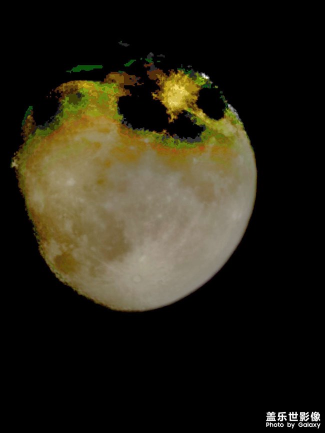 今晚的月亮有色彩