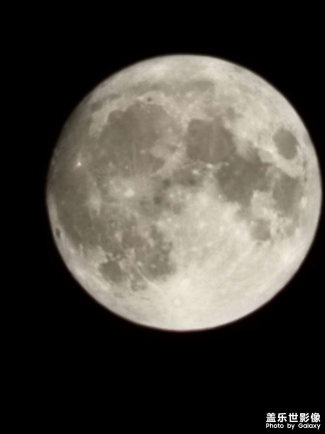 月亮。