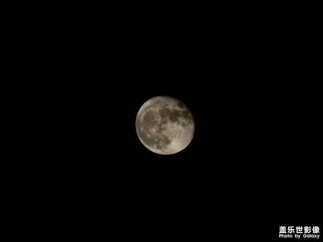 月亮。