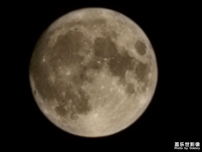 月亮。
