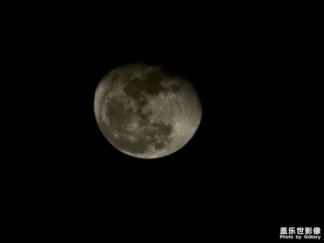 月亮。
