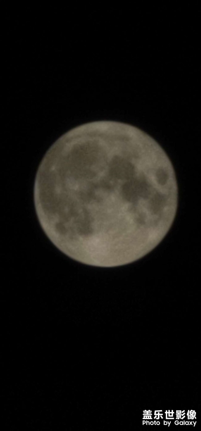 大家都來拍月亮