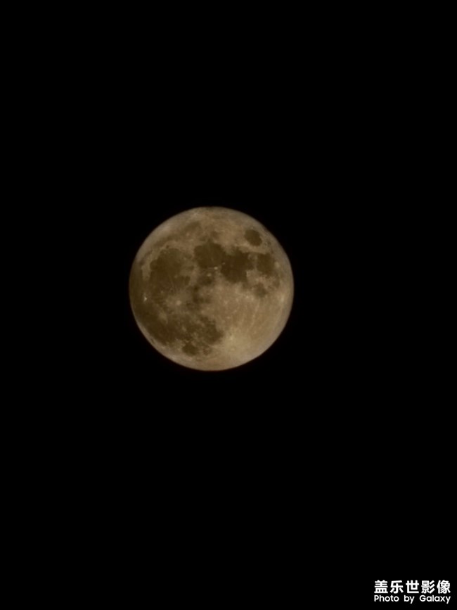 看看業(yè)余隨手一拍的月亮。
