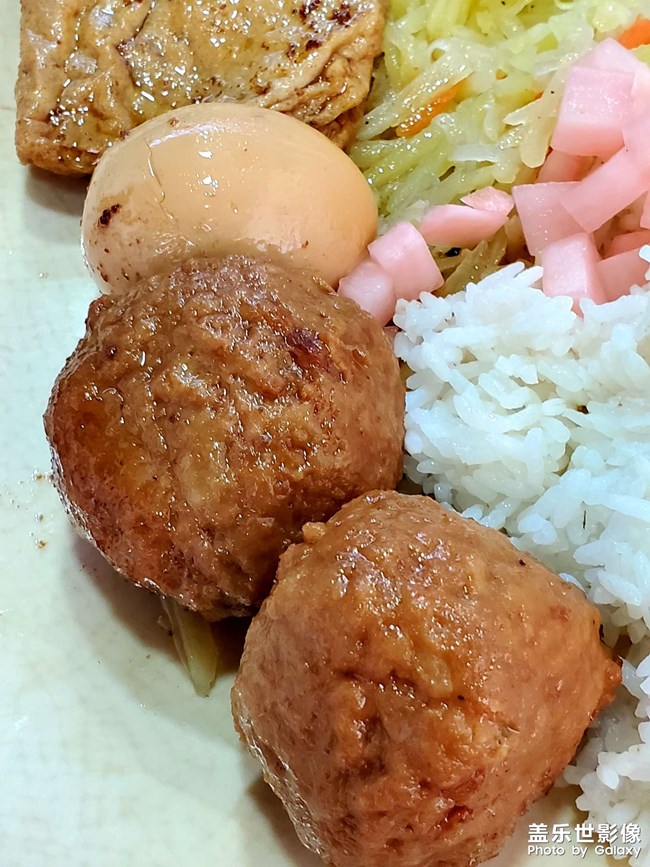 紅燒獅子頭雙拼飯