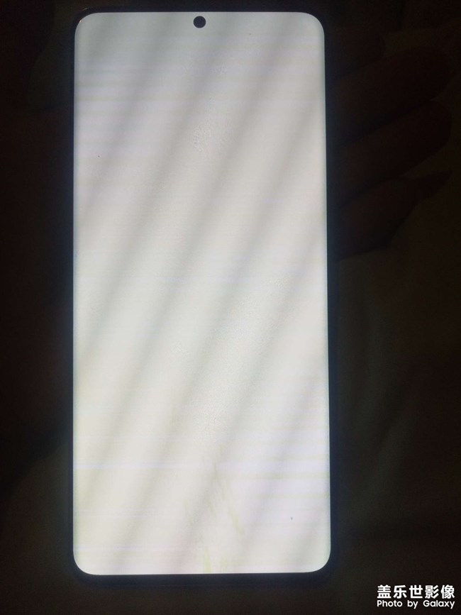 三星s20+今天突然白屏了。沒有磕碰沒有進水。質(zhì)量問題