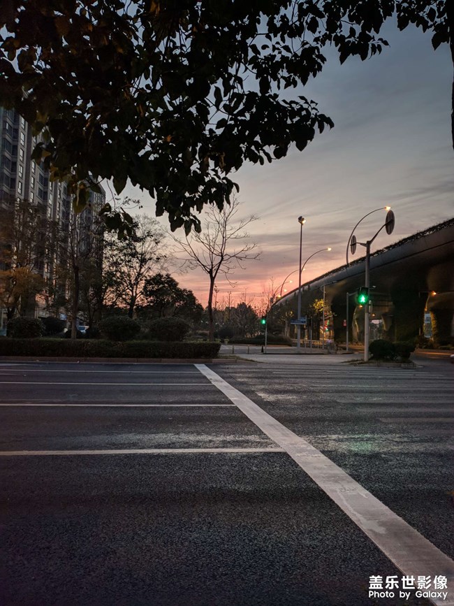 早晨的路口