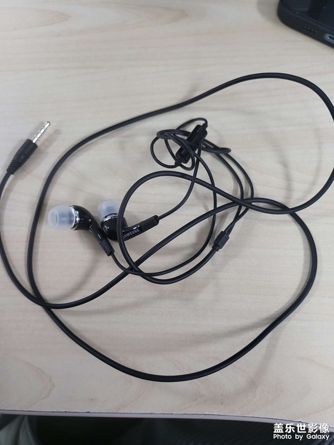 翻到了很多年前的有線耳機