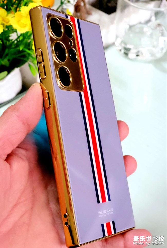 給S23U買了兩套衣服