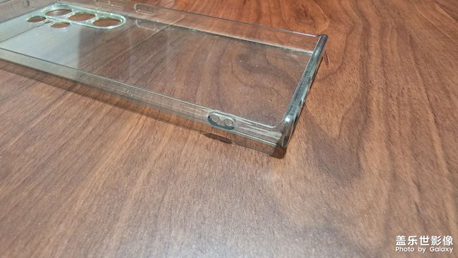 23U手機殼左側(cè)下方為什么要開兩個小孔？