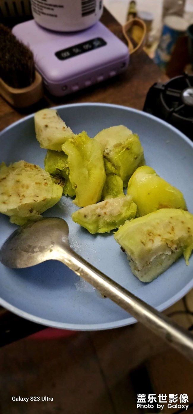 周四